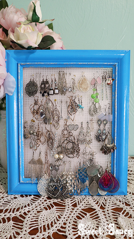 earring picture frame