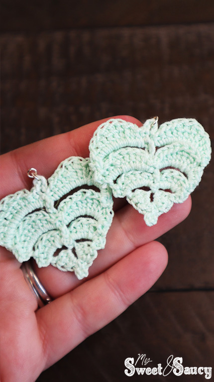 crochet mandivilla leaf earrings
