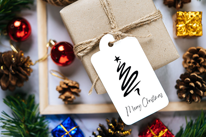 merry Christmas tree on gift tag
